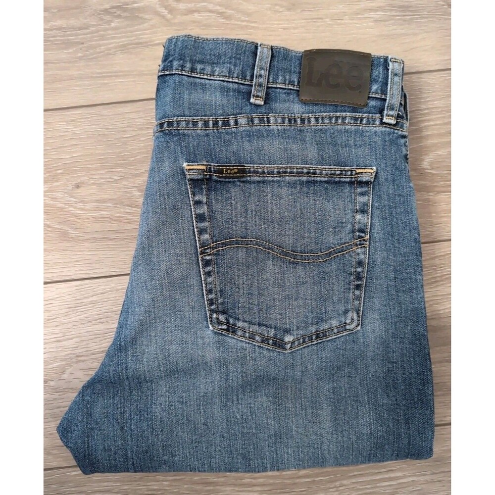 LEE MEN'S 38x30 REGULAR FIT BLUE JEANS MEDIUM WASH EUC